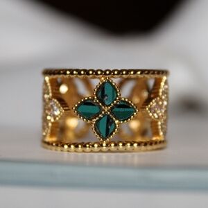 Petal Aura Adjustable Ring – Gold Meadow Petal